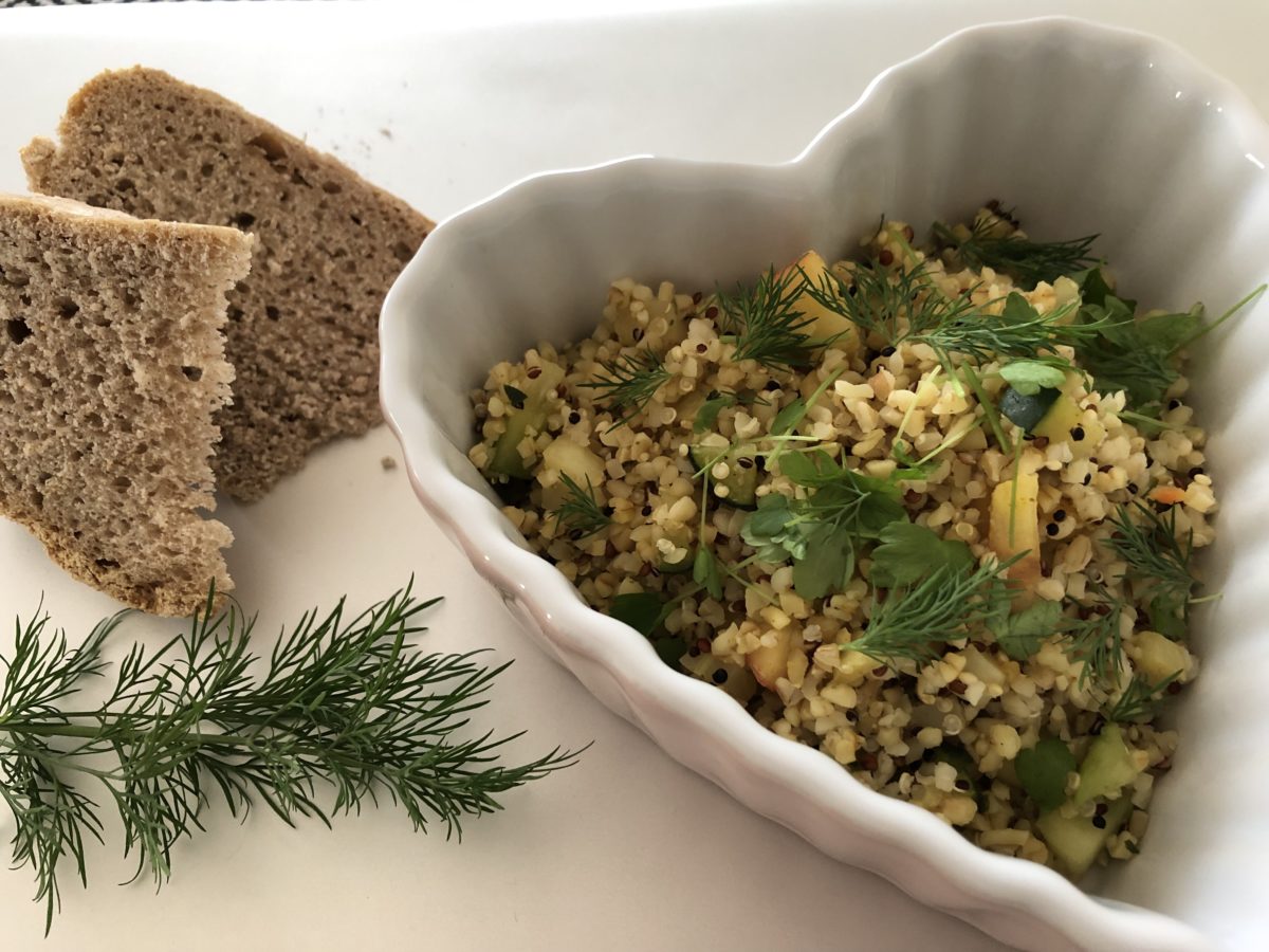 Warmer Bulgur Salat mit dreierlei Quinoa • neuelebenslust Warmer Bulgur Salat mit dreierlei Quinoa • neuelebenslust